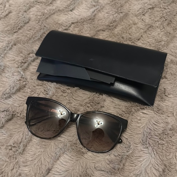 Black Aviator Sunglasses with Metal Frame - Picture 1 of 3